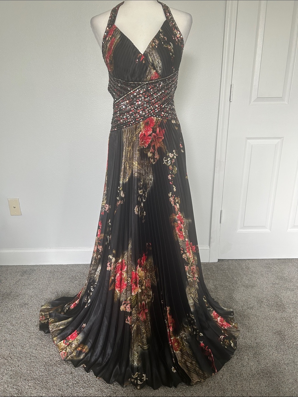 Elegant Black Floral Halter Prom Dress with Gold Accents size M